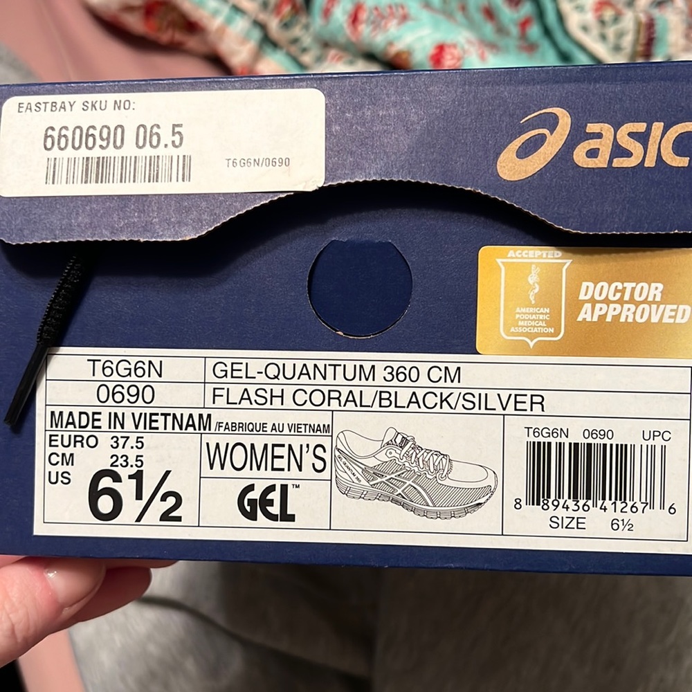 Worn ONCE women’s 6.5 ASICS Runners